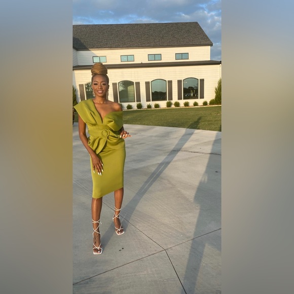 ASOS DESIGN draped shoulder belted midi dress in olive (size 2) - Picture 3 of 3